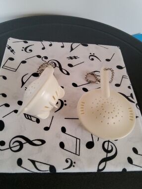 Rare Vintage Tupperware Mini double colander keychain.